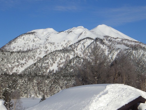 白い衣をまとった燧ヶ岳