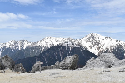 薬師岳から見る白峰三山