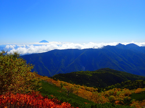 富士山と白峰南嶺と紅葉